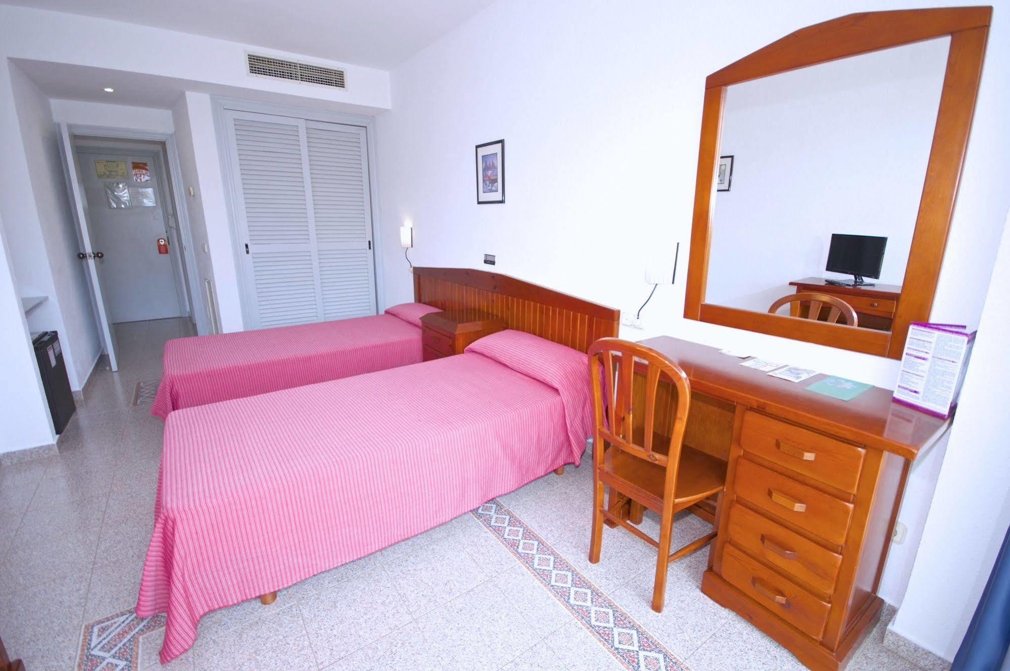 Hostal Molins Park Ibiza Town Ngoại thất bức ảnh